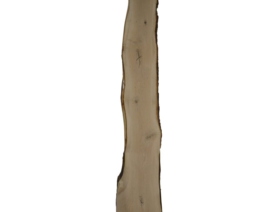 Eiken schaaldeel met noesten, gedroogd en geschaafd. 4 cm dik.